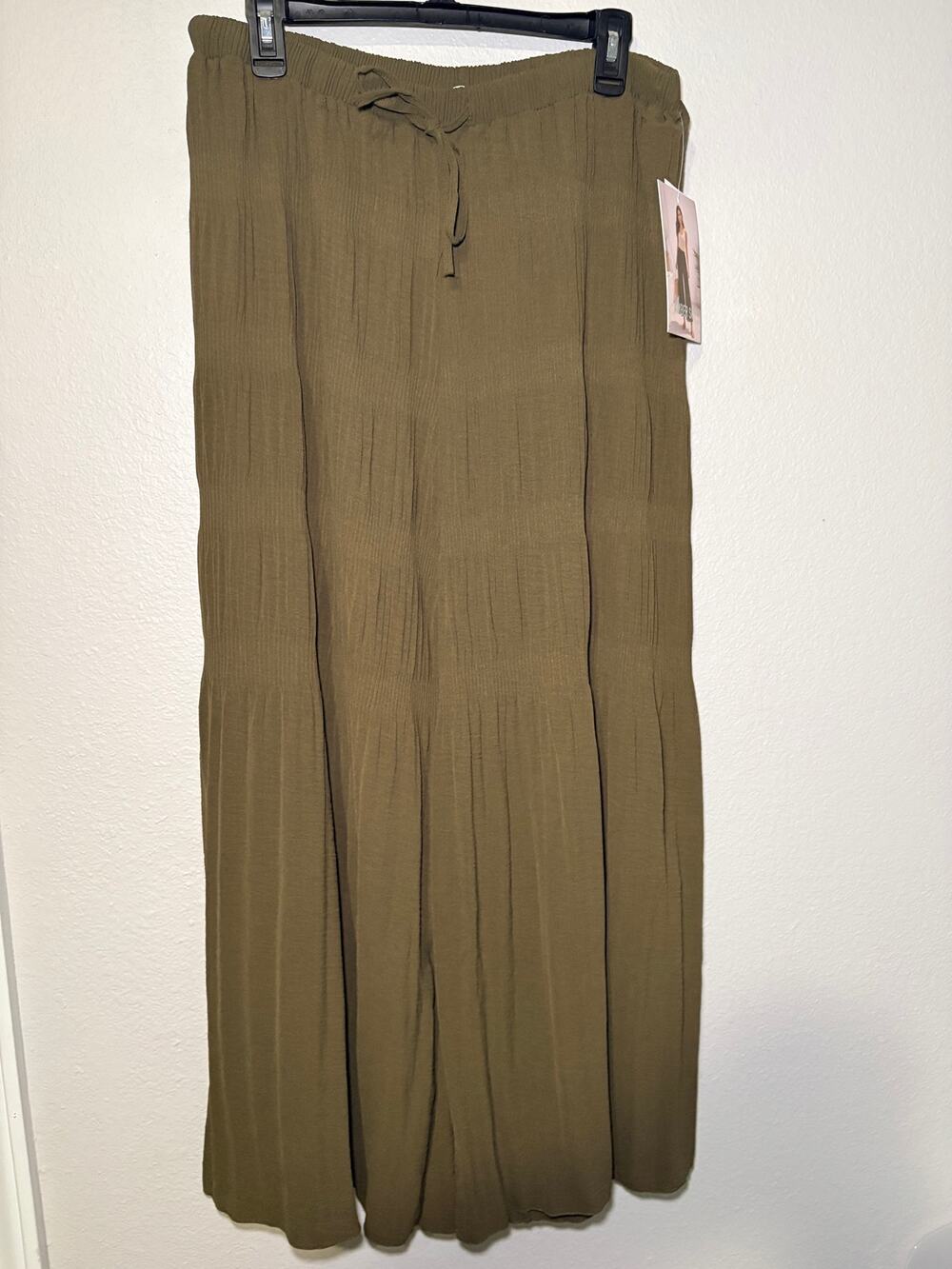 Amber Sky Olive Green Wide-Leg Plisse Pleated Pants - size L
